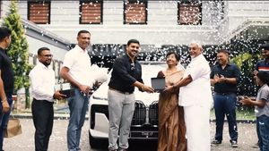 ഇത് 2 കോടിയുടെ ആഡംബരം!  കേരളത്തിലെ ആദ്യ ബിഎംഡബ്ല്യു i7 ലക്ഷ്വറി ഇവി കോട്ടയത്ത് 