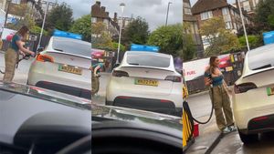 ഇലക്ട്രിക് കാറില്‍ പെട്രോളടിക്കാനൊരുങ്ങി യുവതി; ഇലോണ്‍ മസ്‌ക് പറഞ്ഞത് കേട്ടോ?