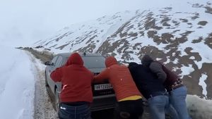 തുമ്പിയെ കൊണ്ട് കല്ല് എടുപ്പിക്കരുത്; ഫോക്‌സ്‌വാഗൺ വെർട്ടിസിൻ്റെ ഓഫ്റോഡ് പരാക്രമങ്ങൾ