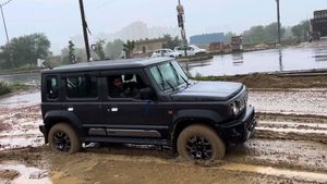 ചെളിയിൽ ആറാടി മാരുതി ജിംനി; ഓഫ് റോഡ് കിംഗ് തന്നെയെന്ന് വീണ്ടും തെളിയിച്ചു