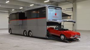 ശരിക്കുമുള്ള ചലിക്കുന്ന കൊട്ടാരം ദേ ഇവിടുണ്ട്; കാര്‍ പാര്‍ക്ക് ചെയ്യാന്‍ വേറെ സ്ഥലം അന്വേഷിക്കേണ്ട!