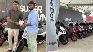 ഇന്ത്യയിലെ ഏറ്റവും റേഞ്ചുള്ള ഇലക്ട്രിക് സ്‌കൂട്ടറിന്റെ ഡെലിവറി ആരംഭിച്ചു; കിടുകിടെ വിറച്ച് ഓലയും ഏഥറും