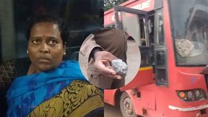 സ്റ്റോപ്പിൽ നിർത്തിയില്ല; ബസിനെ എറിഞ്ഞു വീഴ്ത്തിയതിന് പിഴ 5000 രൂപ