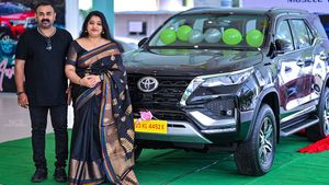 50 ലക്ഷത്തിന്റെ ടൊയോട്ട എസ്‌യുവി സ്വന്തമാക്കി മലയാളികളുടെ പ്രിയ താരജോഡി