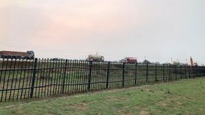 വേലി ചാടാതിരുന്നാൽ മതി; കന്നുകാലികളെ തടയാൻ ഹൈവേയിൽ ഫെൻസിങ്ങ്