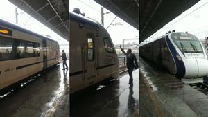 തലനാരിഴയ്ക്ക് രക്ഷപ്പെട്ട് വന്ദേ ഭാരതിൻ്റെ ടിക്കറ്റ് ചെക്കർ; വീഡിയോ വൈറൽ