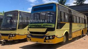 കെഎസ്ആർടിസി കാണുന്നുണ്ടല്ലോ അല്ലേ; നിറം മാറ്റി കിടിലൻ ലുക്കിൽ ബസിറക്കാൻ തമിഴ്നാട്