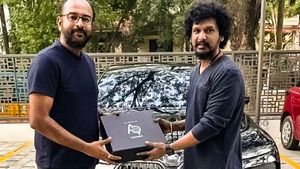 ഹിറ്റ് മേക്കറിന്റെ യാത്ര 2.14 കോടിയുടെ ആഡംബര കാറിൽ, ഇത് ലോകേഷിന്റെ പുത്തൻ 7 സീരീസ്