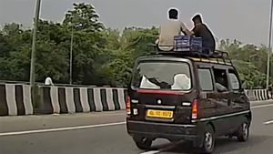 ഒരു റൂഫ്ടോപ്പ് യാത്ര; ജീവന് പുല്ലുവില കൽപ്പിക്കുന്നവരോട് എന്ത് പറയാൻ, വീഡിയോ കാണാം