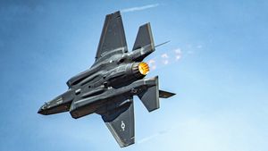 ഫൈറ്റർ ജെറ്റ് കണ്ടവരുണ്ടോ; എയറിൽ കയറി യുഎസ് എയർ ഫോഴ്സ്, 800 കോടിയുടെ വിമാനം കണ്ടെത്തി