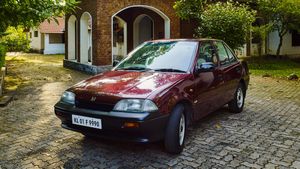 വണ്ടി പ്രേമിയായ പിതാവിന് മകൻ്റെ സ്നേഹ സമ്മാനം; മാരുതി സുസുക്കി എസ്റ്റീം റീസ്റ്റോറേഷൻ കലക്കി