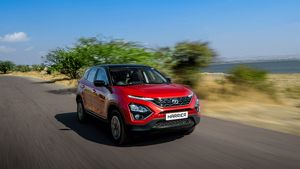 കുടുംബത്തോടൊപ്പം യാത്ര ചെയ്യാനൊരു കാര്‍ നോക്കുകയാണോ? കുറച്ച് ദിവസം കൂടി കാത്താല്‍ 2 കിടു ഐറ്റംസ് വരുന്നുണ്ട്