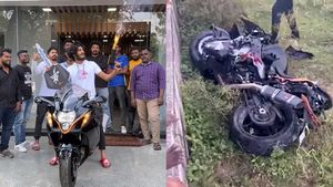 നടുറോഡില്‍ സ്റ്റണ്ടിംഗിനിടെ അപകടം; പ്രമുഖ യൂട്യുബര്‍ക്ക് പരിക്ക്; ഞെട്ടിക്കുന്ന വീഡിയോ കാണാം