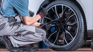 എന്തിനോ വേണ്ടി തിളയ്ക്കുന്ന സാമ്പാർ, നിങ്ങളുടെ കാറിലുണ്ടോ ഈ യൂസ്‌ലെസ് ആക്‌സസറികൾ? 