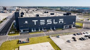 ടെസ്‌ല പ്ലീസ് വെയിറ്റ്; ഇന്ത്യയിലേക്ക് വരാൻ ഒരു ഡിമാൻ്റ് ഉണ്ടെന്ന് ഗഡ്കരി