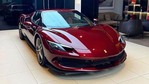 പുറത്ത് മാത്രമല്ല അകത്തും കിടിലം; കുഞ്ഞിക്കയുടെ ഫെറാറിയുടെ ഇന്റീരിയർ ഇങ്ങനെ