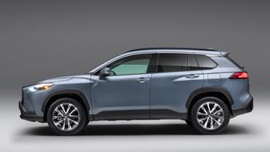 ഫാമിലിയെ കൂടെക്കൂട്ടാൻ പുതിയ 7 സീറ്റര്‍ കാര്‍... ടാറ്റക്കും മഹീന്ദ്രക്കും ടൊയോട്ടയുടെ വക 'ആപ്പ്'