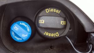 ആഡ്ബ്ലൂ ഓയിൽ തീർന്നാൽ എന്തു ചെയ്യും; വഴിയിൽ കിടക്കേണ്ടെങ്കിൽ ഇങ്ങനെ ചെയ്താൽ മതി