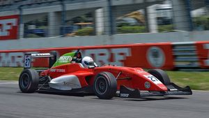 ചെറിയ പുളളി അല്ല ഇവൻ; രോഹൻ മാധേഷ് F4 റേസിൽ പങ്കെടുക്കുന്ന ആദ്യ ഇന്ത്യാക്കാരൻ