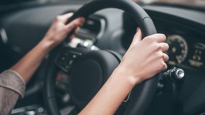 പവർ സ്റ്റീയറിങ്ങ് ഫ്ലൂയിഡ് ലീക്ക് എങ്ങനെ കണ്ടുപിടിക്കാം; അറിഞ്ഞുവച്ചാൽ ഒത്തിരി കാശ് പൊട്ടില്ല