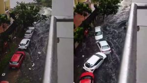 വെള്ളപ്പൊക്കം വന്നാൽ കാറുകൾ എങ്ങനെ സേഫാക്കാം; വലിയ വില കൊടുക്കേണ്ടി വരും