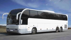 റോബിൻ ബസിനെ റോൾ മോഡലാക്കിയാൽ കട്ടപ്പുറത്തിരിക്കാം; എട്ടിൻ്റെ പണിയുമായി എംവിഡി