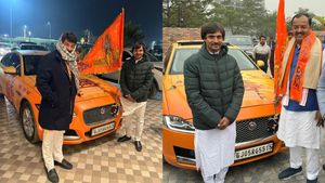 ജയ് ശ്രീ റാം വിളിച്ച് കാവിയിൽ പൊതിഞ്ഞ് ജാഗ്വാർ; വൈറലായി സിദ്ധാർത്ഥ് ദോഷി