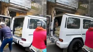 സിമന്റ് കടത്തുന്നത് കോടികളുടെ കാറില്‍! ഇതുകണ്ടാല്‍ ബെന്‍സ് മുതലാളിയുടെ ചങ്കുതകരും!