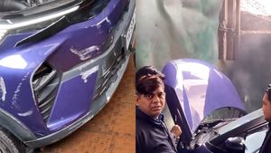 സർവീസിനിടെ മതിലിലേക്ക് ഇടിച്ചു കയറി ടാറ്റ നെക്സോൺ; ഡീലർഷിപ്പ് ഉടമയോട് ചെയ്തത് കണ്ടോ