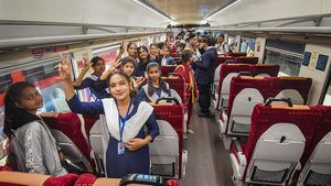 ട്രെയിൻ മുന്നോട്ട് നീങ്ങുമ്പോൾ ഒരു വല്ലായ്‌മയും കുലുക്കവും തോന്നാറില്ലേ...! അതിൻ്റെ കാരണം ഇതാണ്