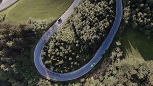 'മുന്നില്‍ അപകടമുണ്ട്, അനിയാ നില്‍'... വാഹന ലോകത്ത് ചര്‍ച്ചയായി വോള്‍വോയുടെ പുതിയ സേഫ്റ്റി ഫീച്ചര്‍