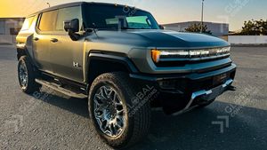 ഇടംകൈയ്യനിൽ ഒതുങ്ങില്ല! ലോകത്തെ ആദ്യ റൈറ്റ് ഹാൻഡ് ഡ്രൈവ് ഹമ്മർ ഇവി ഇതാ