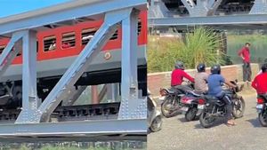 ട്രെയിന്‍ മുകളിലൂടെ പോവുന്നതിന് ഇവരെന്താ താഴെ നിര്‍ത്തിയേക്കുന്നേ... കാരണമറിഞ്ഞാല്‍ ആരായാലും ബ്രേക്കിടും