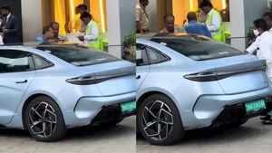 അംബാനി കുടുംബത്തിലെ പാപ്പർ, ബെൻസ് വിറ്റ് രണ്ടാമതും ഇലക്‌ട്രിക് കാർ വാങ്ങിയ ആളെ കണ്ടോ