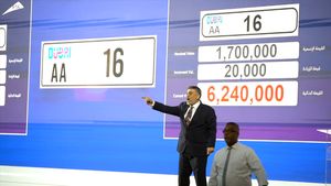 ഈ വിലയ്ക്ക് ഒരു കുന്ന് കാറുകൾ വാങ്ങാമായിരുന്നു; ഇക്കൊല്ലം ദുബായി നമ്പർപ്ലേറ്റ് താരം AA 16, വിറ്റത് കോടികൾക്ക്