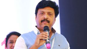 കാശുണ്ടെങ്കിൽ കാറിൽ അല്ല സ്വിമ്മിങ്ങ് പൂൾ വീട്ടിൽ പണിയണം! സഞ്ജു ടെക്കിക്കെതിരെ മന്ത്രി ഗണേഷ് കുമാർ