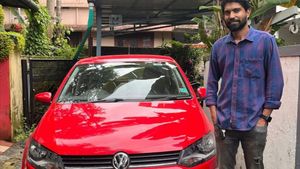 കപ്പാസിറ്റി 45 ലിറ്റർ, ഫുൾടാങ്ക് അടിച്ചപ്പോൾ കയറിയത് 53 ലിറ്റർ പെട്രോൾ; കൊച്ചിയിൽ പിന്നെ നടന്നത് കൊടൂര സീൻ