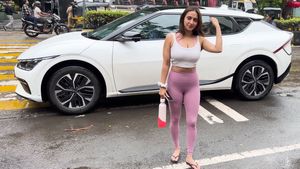 ആലിയയുടെ ഉറ്റസുഹൃത്ത്, ബി-ടൗണിലെ ഹോട്ട് ഗേൾ; യാത്രകൾക്ക് കൂടെക്കൂട്ടിയിരിക്കുന്നത് 70 ലക്ഷത്തിന്റെ ഇലക്‌ട്രിക്