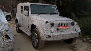 ഥാർ റോക്‌സിൻ്റെ ഇൻ്റീരിയർ ചിത്രങ്ങൾ വൈറൽ, ജിംനിയുടെ കാര്യം ഇനി കഷ്ടത്തിലാകുമല്ലോ