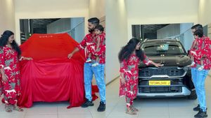 ഇനി ഫുഡ് അടിച്ച് കറങ്ങാൻ അർച്ചനയ്ക്ക് സോനെറ്റിൻ്റെ കൂട്ട്, ഡെലിവറി വീഡിയോ കാണാം