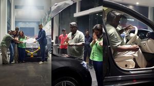 വെബ്‌ സീരീസുകളിലെ സൂപ്പർസ്റ്റാർ സ്വന്തമാക്കിയ ബെൻസ് കണ്ടോ, വീഡിയോ ഏറ്റെടുത്ത് ആരാധകർ