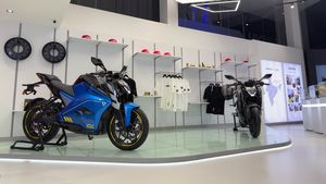 വണ്ടിക്കമ്പനികളെല്ലാം കൂട്ടത്തോടെ കേരളത്തിലേക്ക്! ദുല്‍ഖറിന്റെ ഇ-ബെക്ക് ബ്രാന്‍ഡ് കൊച്ചിയില്‍ ഷോറൂം തുറന്നു