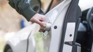 വലിച്ചടയ്ക്കരുത്, എന്നാല്‍ പതുക്കെയാകാനും പാടില്ല! കാര്‍ ഡോര്‍ അടയ്‌ക്കേണ്ട ശരിയായ രീതി അറിയുമോ?