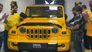 ഇതുപോലൊരു ഥാർ റോക്സ് ഇതുവരെ പുറത്തിറങ്ങിയിട്ടില്ല! മൽഗോവ മാമ്പഴത്തെ വെല്ലും കളറിൽ പുത്തൻ ഓഫ്റോഡ് എസ്‌യുവി