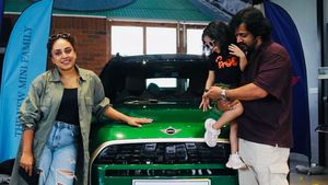 ആങ്കറിംഗ്, അഭിനയം, വ്ലോഗിംഗ് എന്നിവ വഴി സമ്പാദിക്കുന്നത് ലക്ഷങ്ങള്‍! മിനി ഇവി വാങ്ങിയതാരെന്ന് കണ്ടോ? 