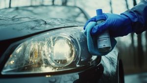 പൈസ മുടക്കില്ലാതെ സേഫ്റ്റി കൂട്ടാം! വീട്ടിലിരുന്ന് ഹെഡ്‌ലൈറ്റ് ക്ലീനാക്കാനുള്ള പൊടിക്കൈകള്‍