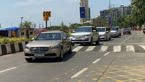 അകമ്പടിയേകുന്നത് 40 കോടി രൂപ മൂല്യമുള്ള കാറുകൾ, ഇന്ത്യയിലെ ഏറ്റവും ധനികനായ ഇദ്ദേഹം നിസാരക്കാരനല്ല