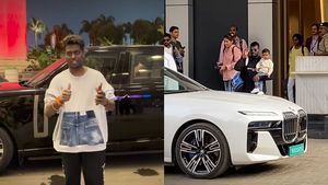 നിറത്തിലും ലുക്കിലും അല്ല വർക്കിലാണ് കാര്യം, പിടിച്ച പടമെല്ലാം സൂപ്പർഹിറ്റാക്കിയ ഇങ്ങേരുടെ കാർ കളക്ഷൻ കണ്ടോ