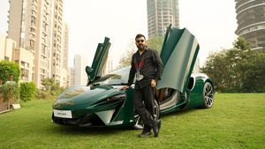 ഇങ്ങനെയൊക്കെ പ്രതികാരം ചെയ്യണേൽ ഒരു റേഞ്ച് വേണം! അവഗണിച്ച ഫെറാറിക്കു പകരം മക്ലാരൻ വാങ്ങി യുവ വ്യവസായി