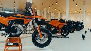 കെട്ടിക്കിടക്കുന്നത് ലക്ഷക്കണക്കിന് KTM ബൈക്കുകള്‍! വീട്ടമ്മമാര്‍ ഇനി സമാധാനത്തോടെ ഉറങ്ങുമോ?